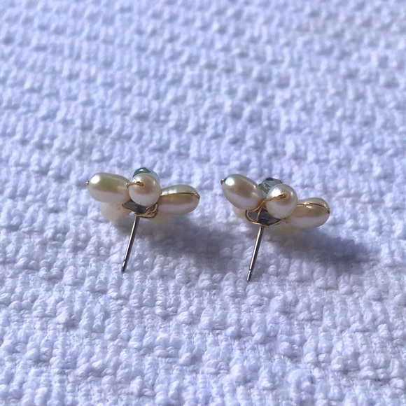 Vintage Beaded Pearl Flower Earrings - Picture 2 of 4